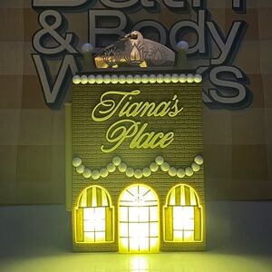 Disney Princess Limited Edition.
TIANA Snapcase PocketBac Sanitizer Holder.